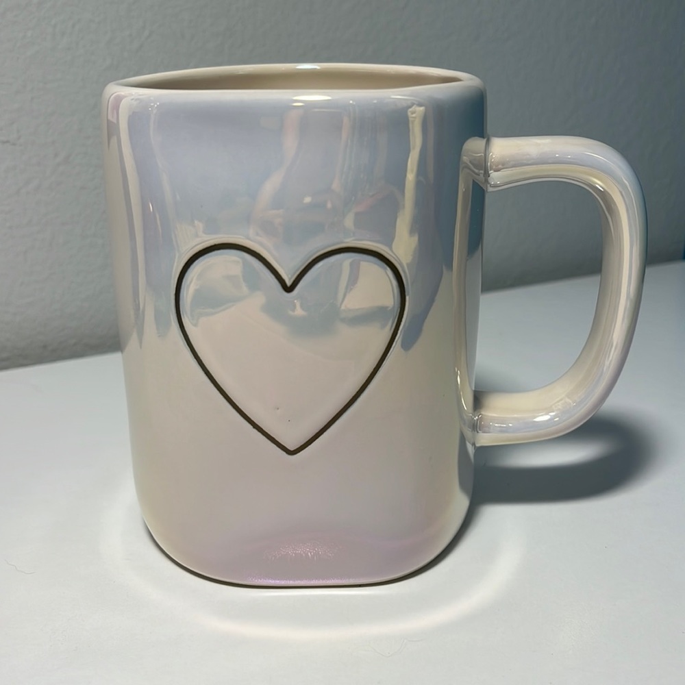 NWOT Rae Dunn Iridescent Heart Mug 💜